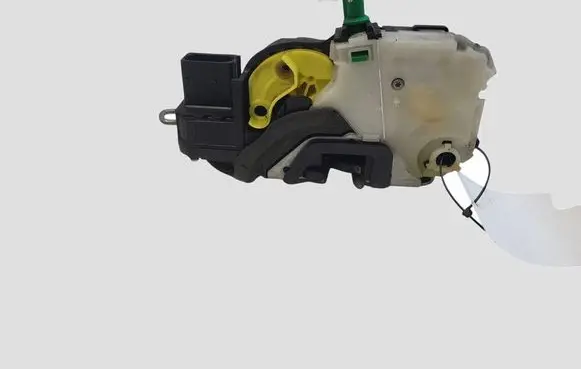 Opel Ampera Rear door lock 13579551