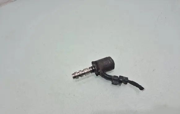 Skoda Octavia Mk3 (5E) Camshaft vanos timing valve 04L906455A