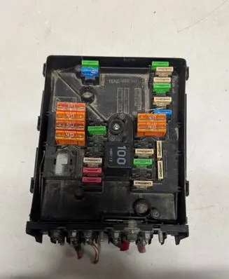Volkswagen Golf V Fuse module 1K0937125