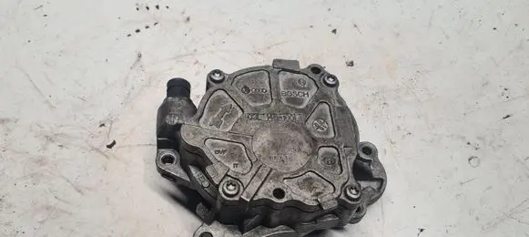 Volkswagen Golf VI Vacuum pump 03L145100F