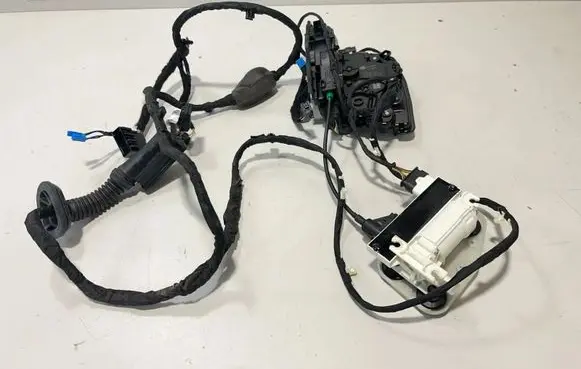 BMW X5 G05 Front door lock 7477702 7444678
