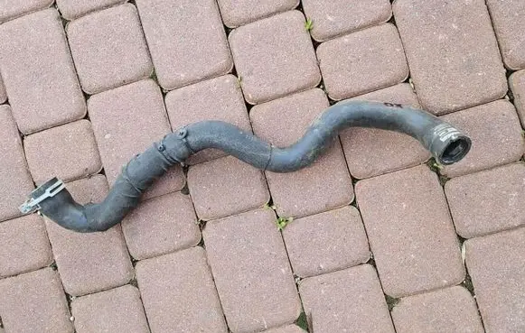 Renault Trafic III (X82) Engine coolant pipe/hose 38TYS