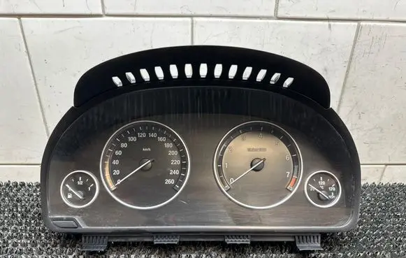 Speedometer (instrument cluster)