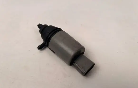 BMW 5 E60 E61 Headlight washer pump 6934159