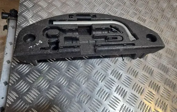Audi A8 S8 D4 4H Tool box 4H0012110
