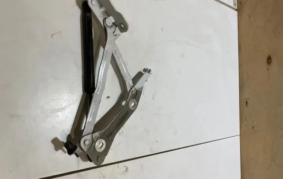 Ford Mustang VI Tailgate/trunk/boot hinge FR3B6342701AD