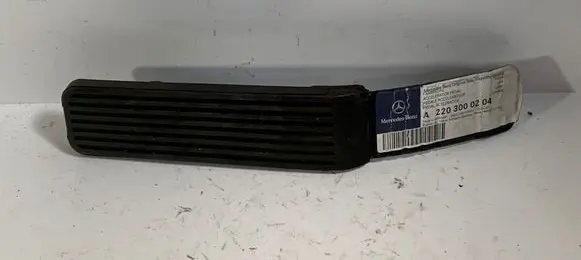 Mercedes-Benz E W124 Accelerator throttle pedal A2203000204 2203000204