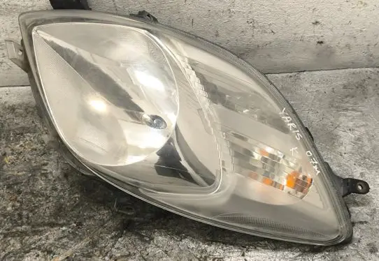 Toyota Yaris Headlight/headlamp 811500D120