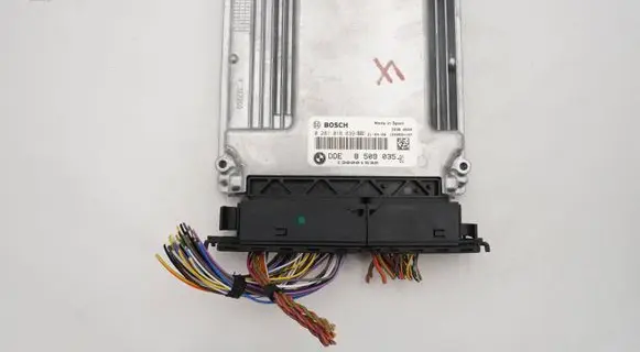 BMW 5 E60 E61 Engine ECU kit and lock set 8509035