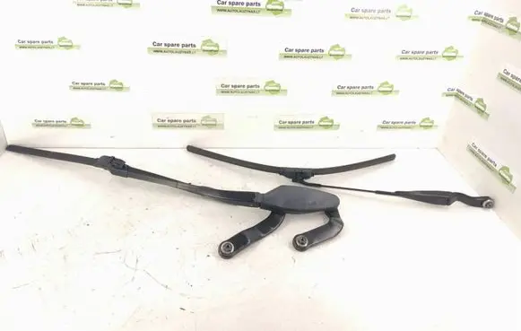 Mercedes-Benz E W211 Front wiper blade arm 2118200444 A2118200444