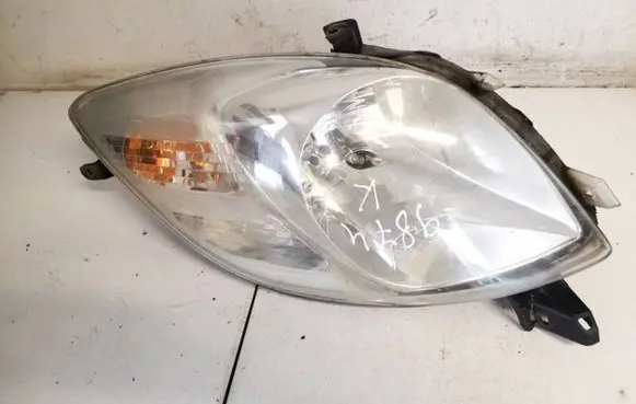 Toyota Yaris Headlight/headlamp 811500d120