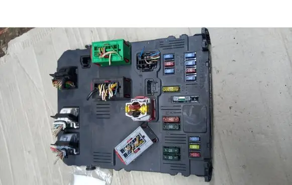 Peugeot 206 CC Central body control module