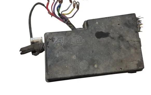 Ford C-MAX II Fuse module AV6T14A142AA AV6114K733