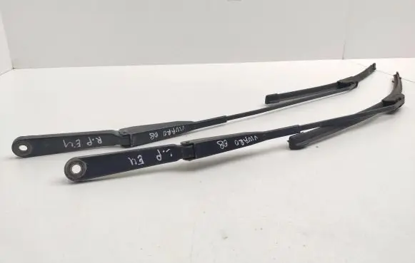 Opel Vivaro Front wiper blade arm