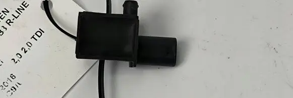 Volkswagen PASSAT B8 Airbag deployment crash/impact sensor