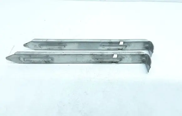Headlight/headlamp mounting bracket
