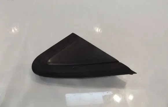 Volkswagen Polo Fender mounting bracket