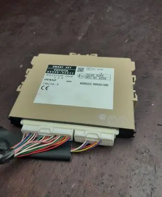 Toyota Avensis T270 Keyless (KESSY) go control unit/module E11034293 8999005032 MB2325005660