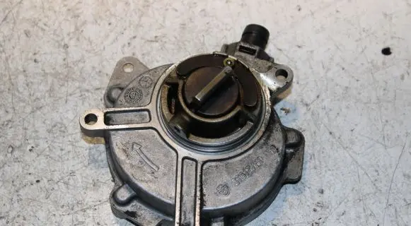 Seat Leon (1P) Vacuum pump 06D145100E