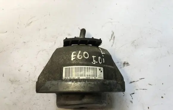 BMW 5 E60 E61 Engine mount bracket 6762607 676260704