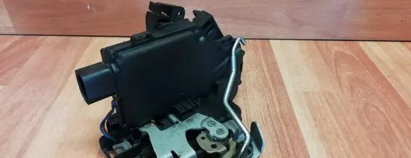 Audi A6 Allroad C5 Rear door lock 4B0839015G