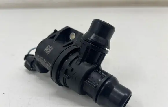 BMW i4 Electric auxiliary coolant/water pump 5A37572