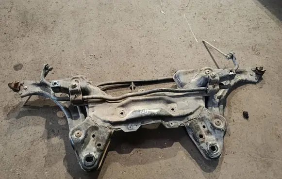 Peugeot 208 I Front subframe 