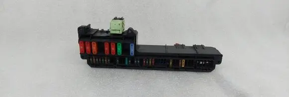 BMW 5 E60 E61 Fuse module 25613290 PA6GFGF30
