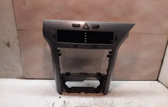 Opel Astra H Radio/GPS head unit trim 331985437