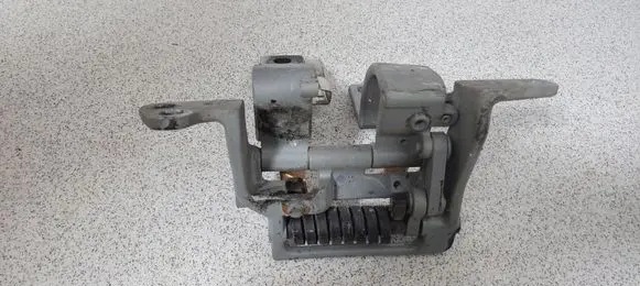 BMW 5 E60 E61 Tailgate/trunk/boot hinge 7061384