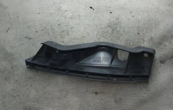 Volkswagen Touran I Front bumper mounting bracket 1T0807890A