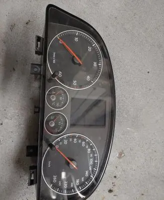 Volkswagen Touran I Speedometer (instrument cluster) 1T0920872A V0003000 VWZ7Z0E2356311
