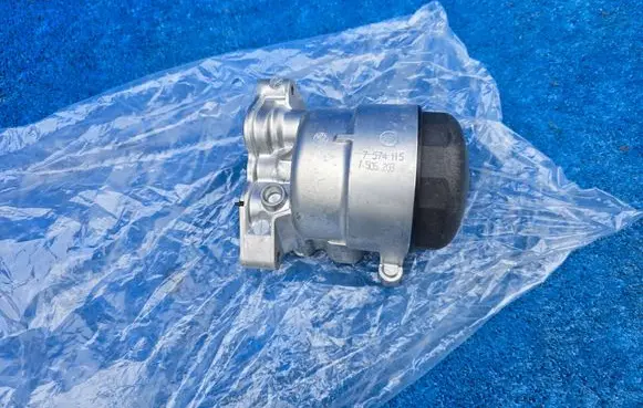 BMW 3 E90 E91 Oil filter mounting bracket 7574115
