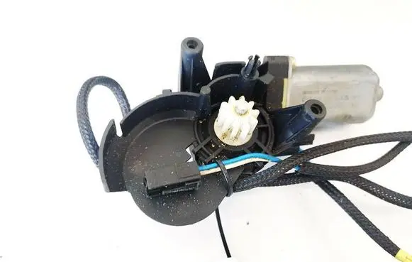 Mercedes-Benz C W203 Seat adjustment motor 0390201940 A2038202042
