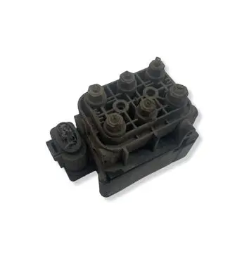 Mercedes-Benz S W221 Air suspension valve block 83609002 TL0058