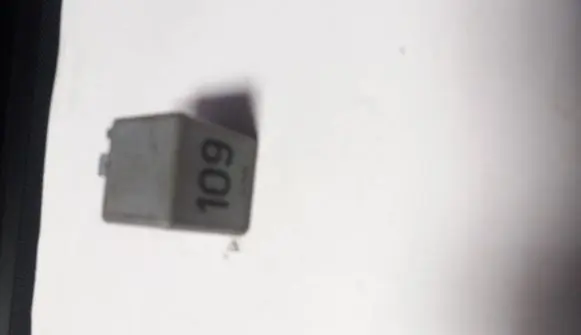Volkswagen PASSAT B5 Other relay 1J0906381A