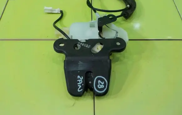 Honda Insight Tailgate exterior lock 