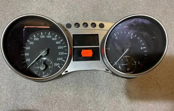 Mercedes-Benz R W251 Speedometer (instrument cluster) a2515408947 2515408947