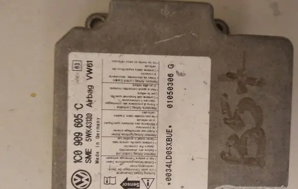 Volkswagen PASSAT B5.5 Airbag control unit/module 1C0909605C