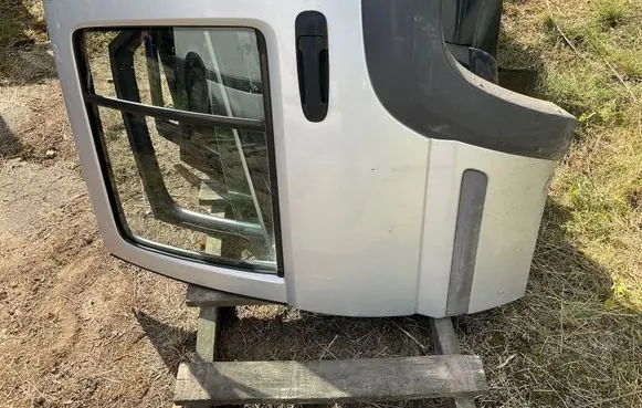 Jeep Cherokee Rear door