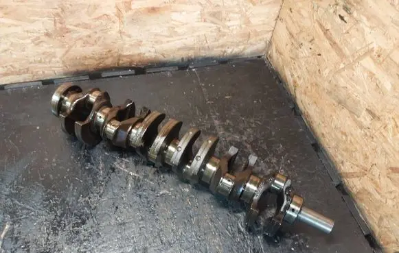 BMW 5 E39 Crankshaft 1714482