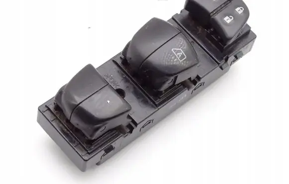 Nissan Navara D23 Fog light switch 15818S0