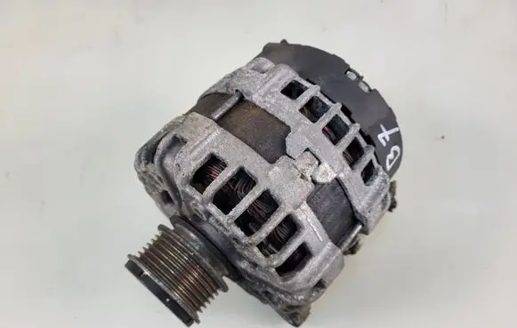 Volkswagen PASSAT B7 Generator/alternator 03L903024F