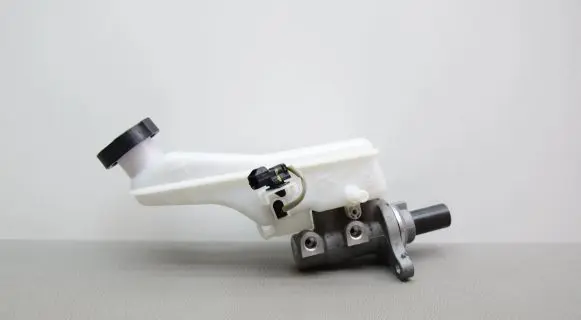 Brake fluid reservoir
