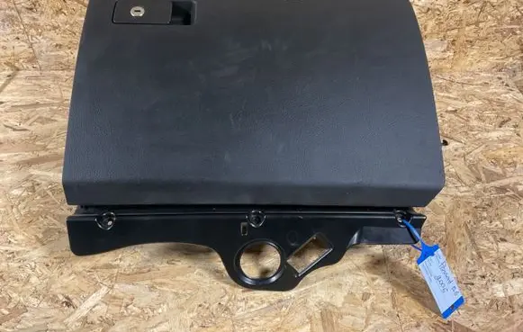 Volkswagen PASSAT B6 Glove box P0108671