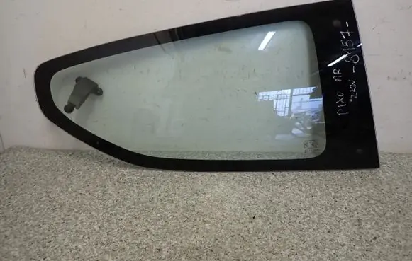 Suzuki Alto Sliding door window/glass 