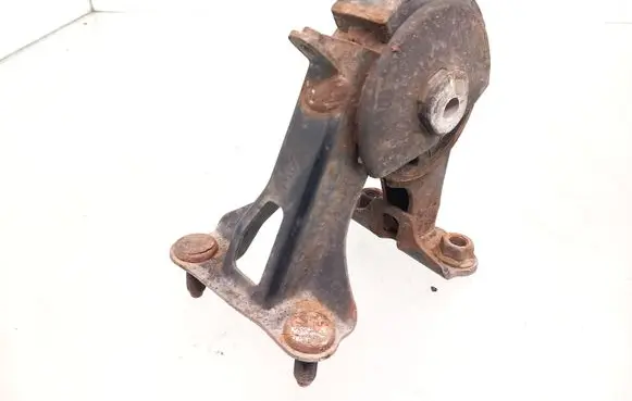 Engine mount bracket