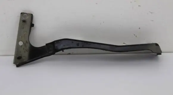 Audi A5 8T 8F Fender mounting bracket 8T0821136A