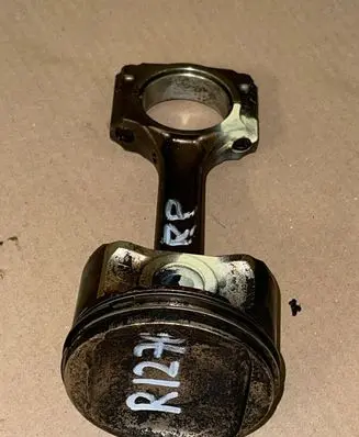 Nissan Note (E11) Piston with connecting rod