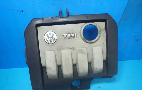 Volkswagen PASSAT B6 Engine cover (trim) 03G103925BR